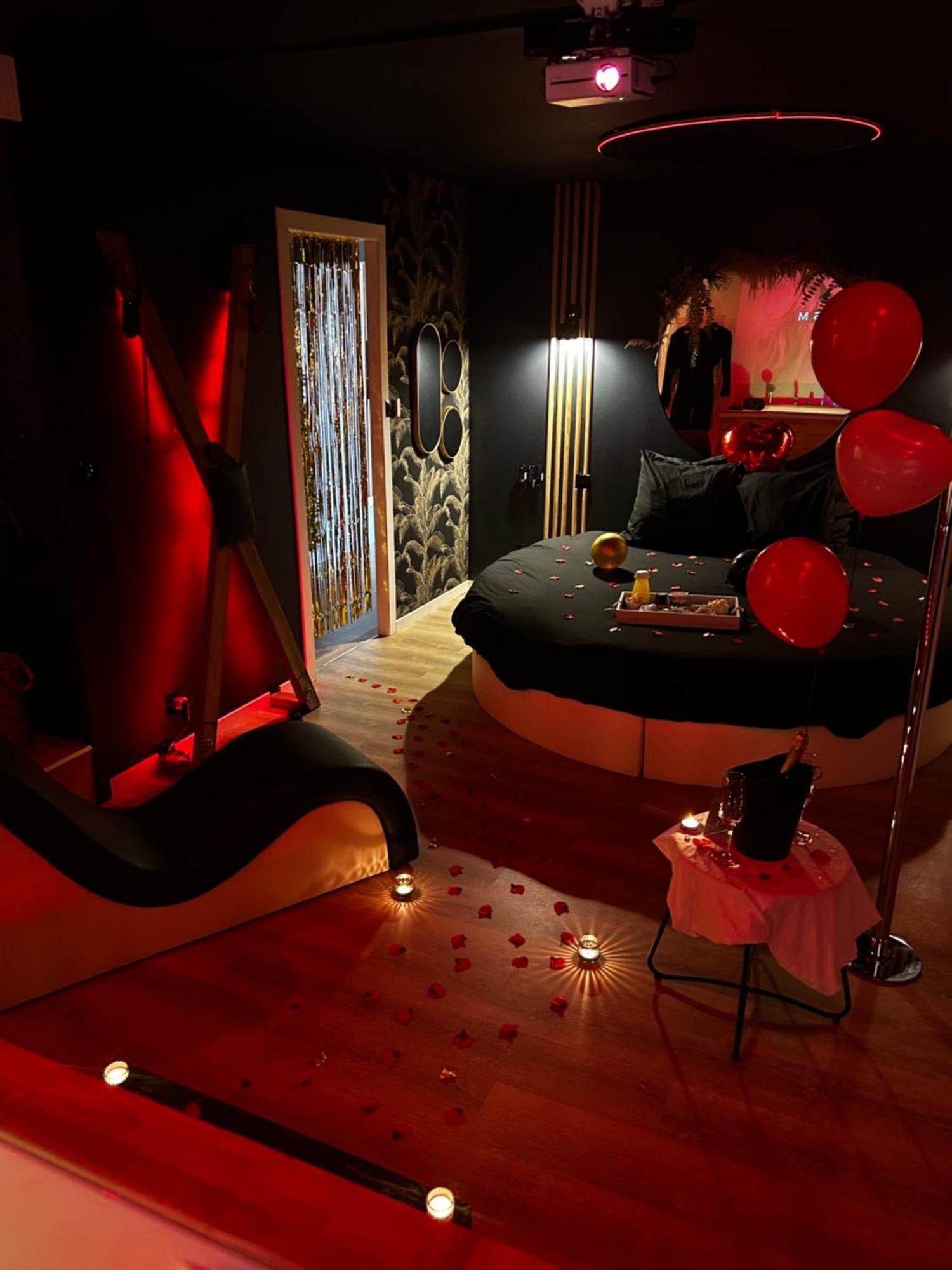 Love Room Haut De Gamme - L'Extase Avec Jacuzzi Violaines Bagian luar foto