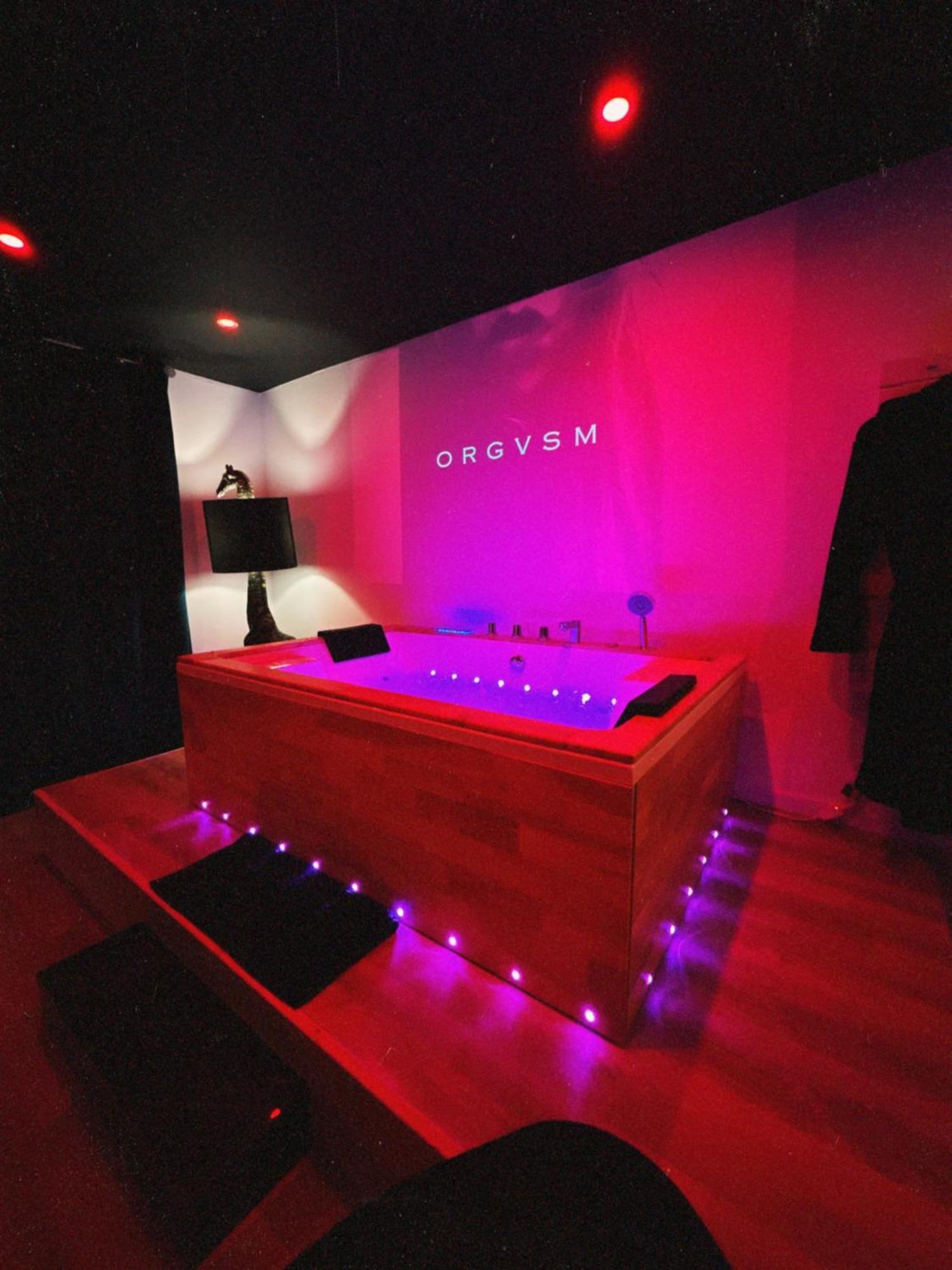 Love Room Haut De Gamme - L'Extase Avec Jacuzzi Violaines Bagian luar foto
