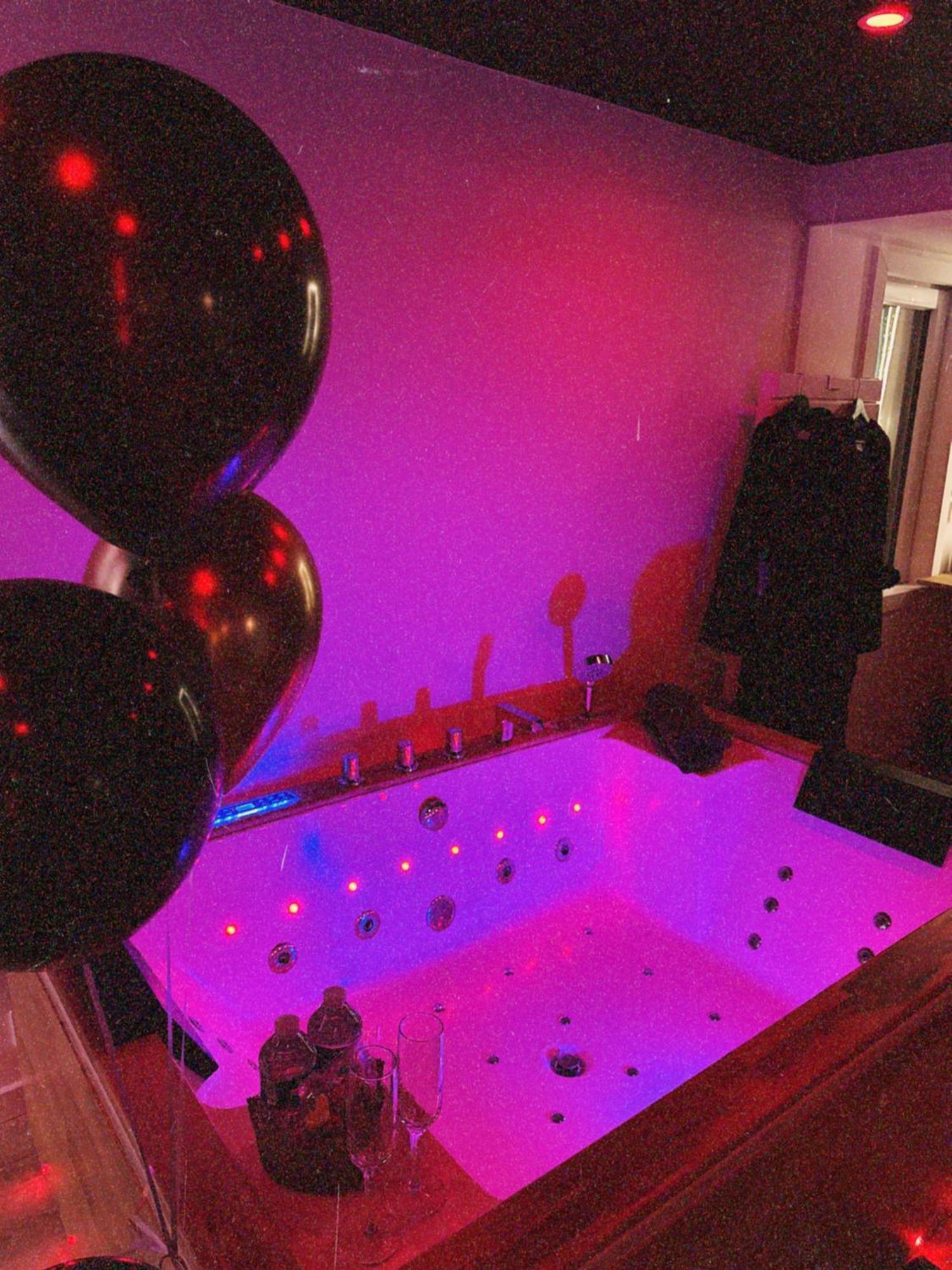 Love Room Haut De Gamme - L'Extase Avec Jacuzzi Violaines Bagian luar foto