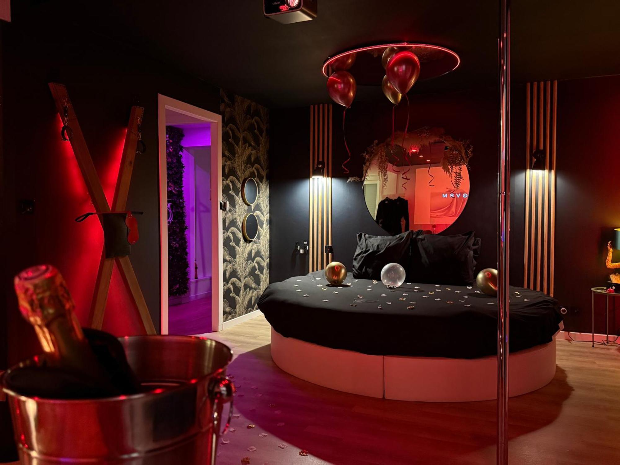 Love Room Haut De Gamme - L'Extase Avec Jacuzzi Violaines Bagian luar foto